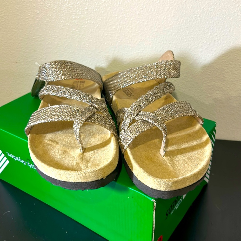 Brand new white mountain footbeds sandals